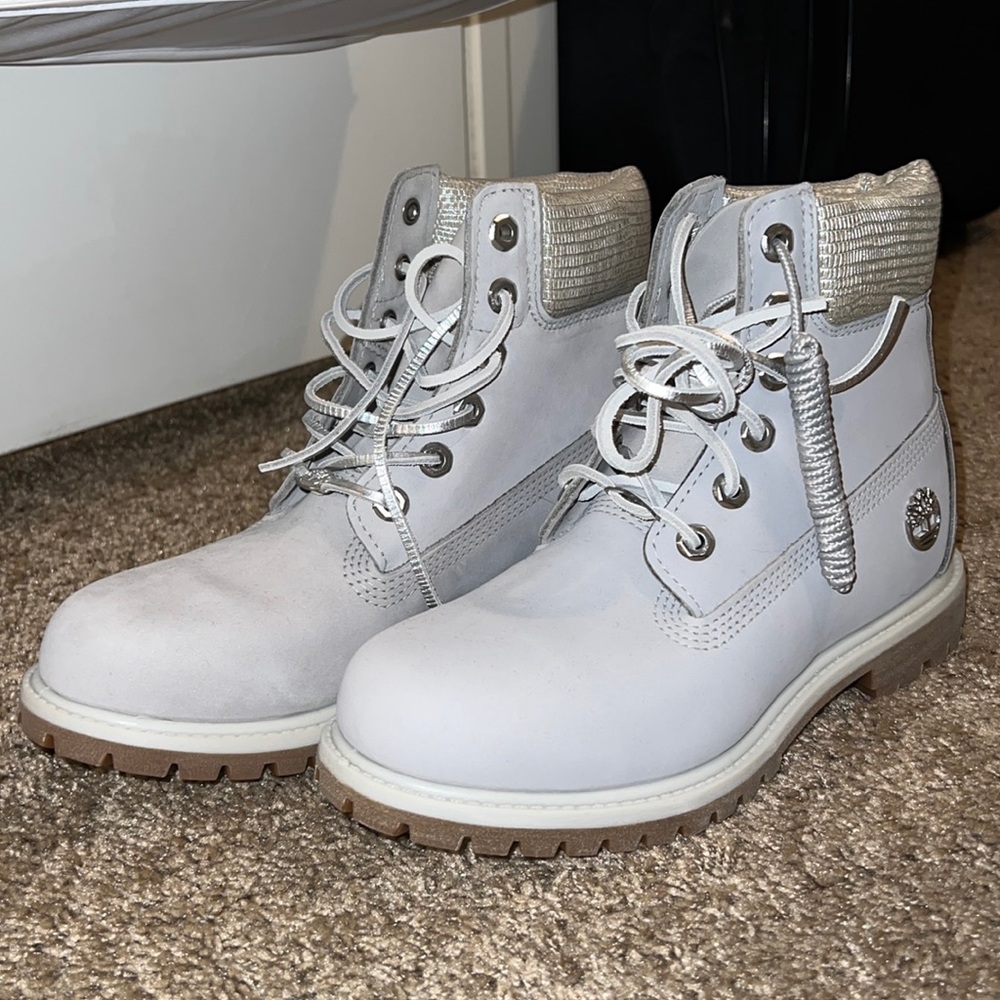 NWOT Gray & Silver Timberlands